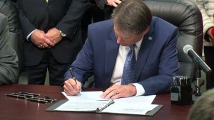mccrory signs executive order overturning hb2