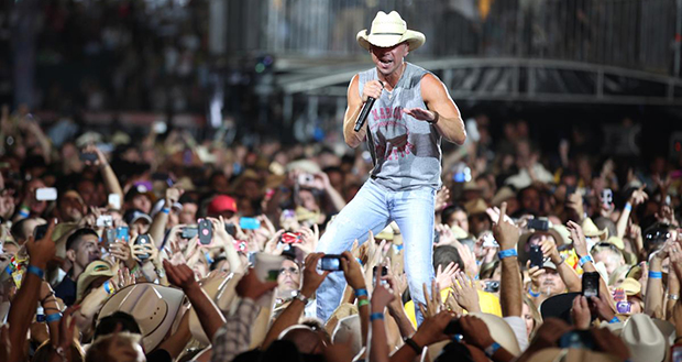 kenny-chesney-coming to charlotte