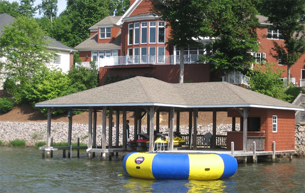 5 Massive Homes On Lake Norman You Can Rent For Under $30 Per Night