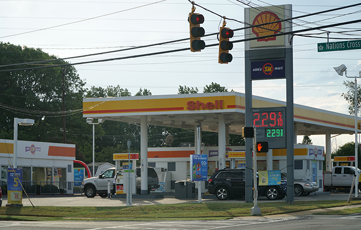 Study Reveals Which Day Of The Week You Should Buy Gas