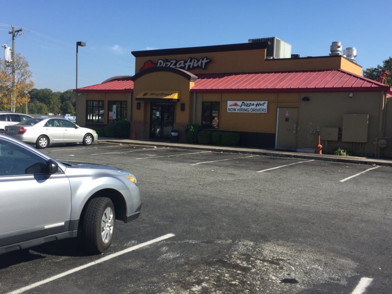 Charlotte Pizza Hut Employee Shot And Killed Armed Robber In Self Defense