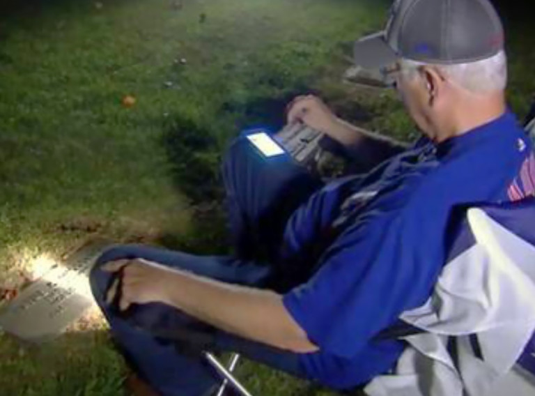 North Carolina Man Drives 650 Miles To Listen To Cubs Win The World Series With Late Father