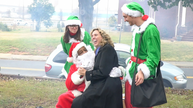 Charlotte’s Mayor Roberts Joins Santa During The Free Store’s Christmas Extravaganza (Video)