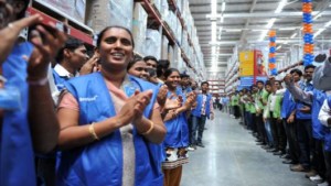 100253043-walmart-employees-india-gettyp-530x298