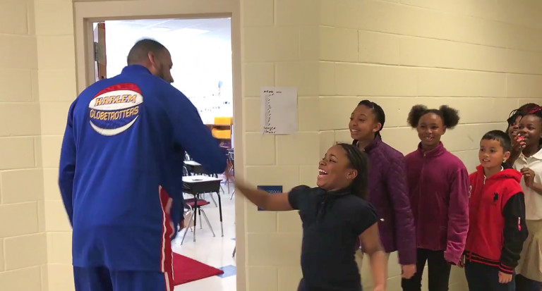 Harlem Globetrotter Surprises Charlotte Elementary Students In New Viral Handshake Video