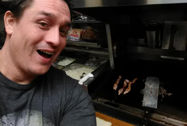 SC Man Cooks His Own Food At Waffle House After Finding Staff Asleep