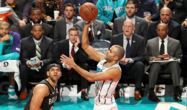 Tony Parker Stuns Crowd With 17-Point Drive In Final Minutes To Give Hornets The Win