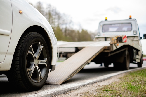 The Benefits Of A Towing Service When You’ve Broken Down