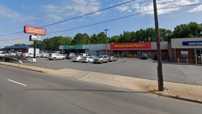 Armed Suspect In Charlotte Advanced Auto Parts – CMPD Shuts Down Freedom Dr – Stay Away