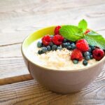 Healthy breakfast – oatmeal with berries