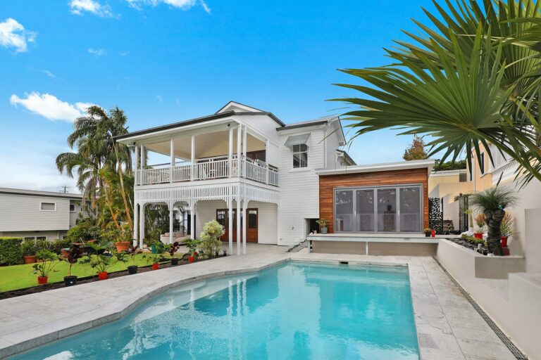 The Ultimate Guide to Shipping Container Pools: Insulated Fibreglass for Long-Lasting Quality