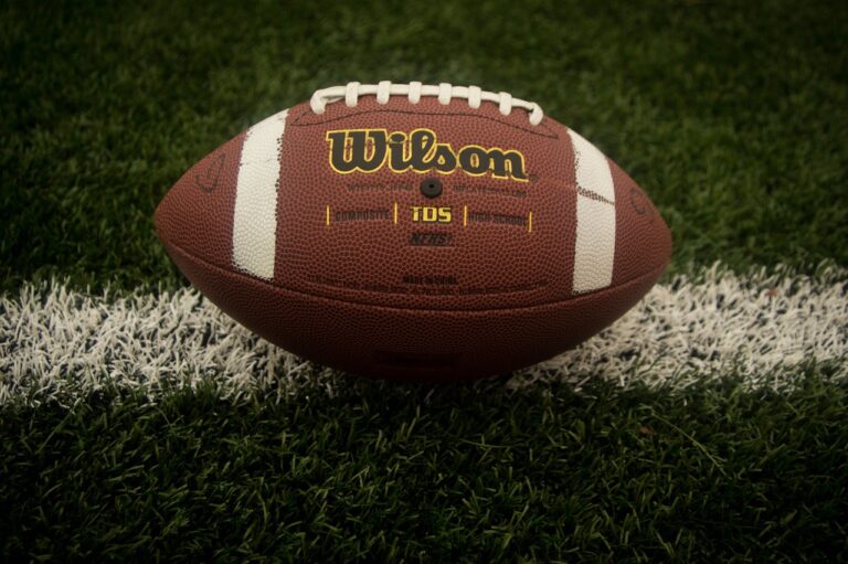 Lukas Van Ness declares for the 2023 NFL draft