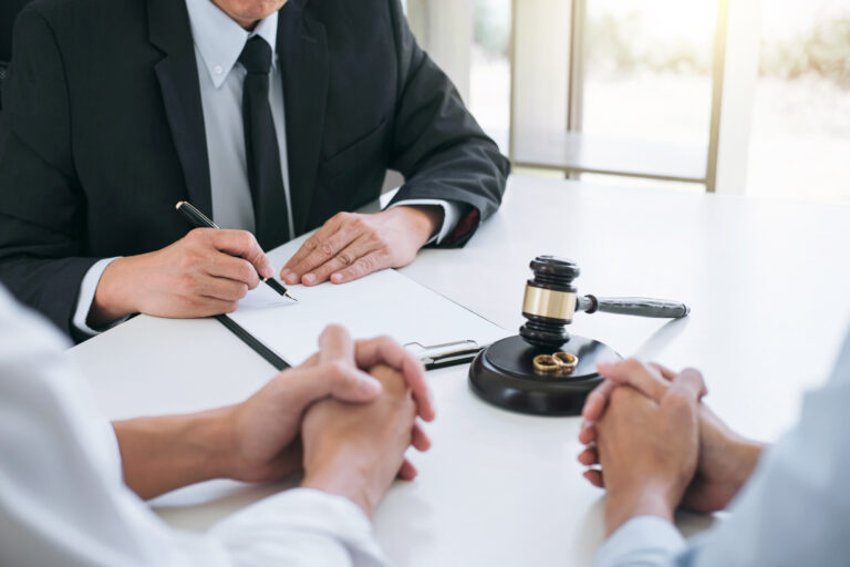 The Ultimate Guide to Hiring the Right Lawyer for Your Legal Needs