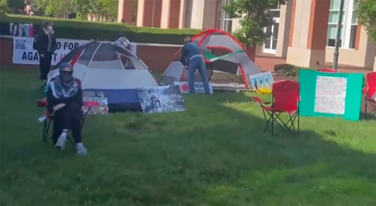 UNC Charlotte Joins Other Campuses In Setting Up Tent Camp in Protest Of Israel-Gaza War