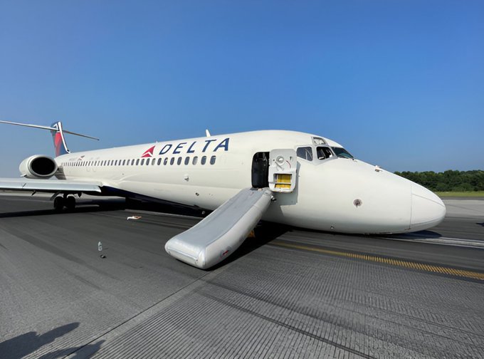 Delta Flight from New York Forced To Make Emergency Landing in Charlotte Due to Cockpit Fumes