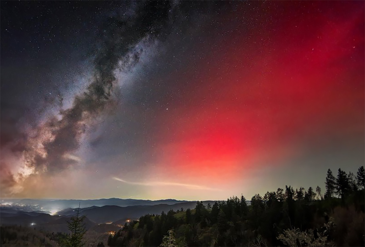NOAA Issues G4 (Severe) Storm Warning Northern Lights
