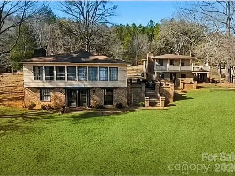 4251 Acacia Rd — listing photo 1