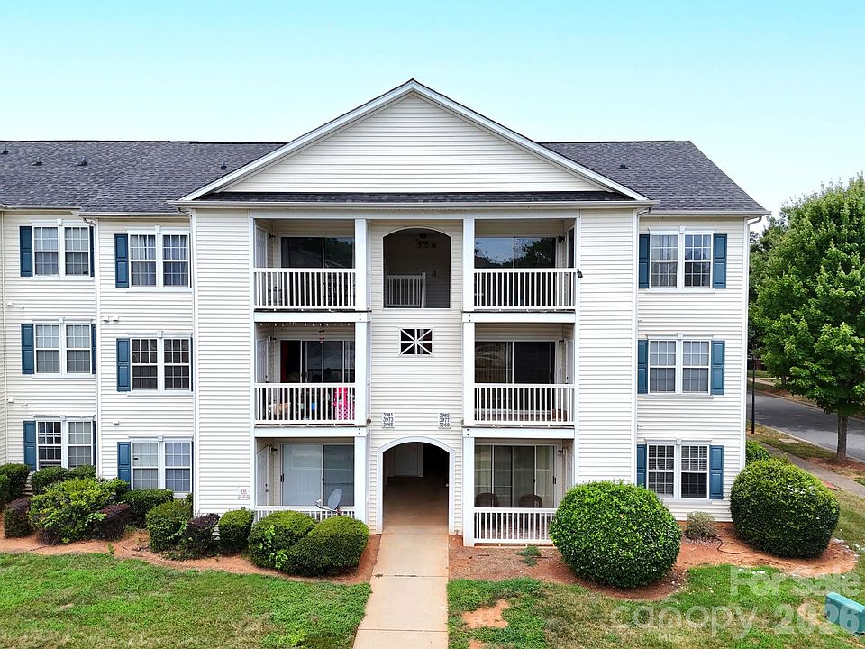 Listing photograph of 3965 Mohawk Ct, Charlotte