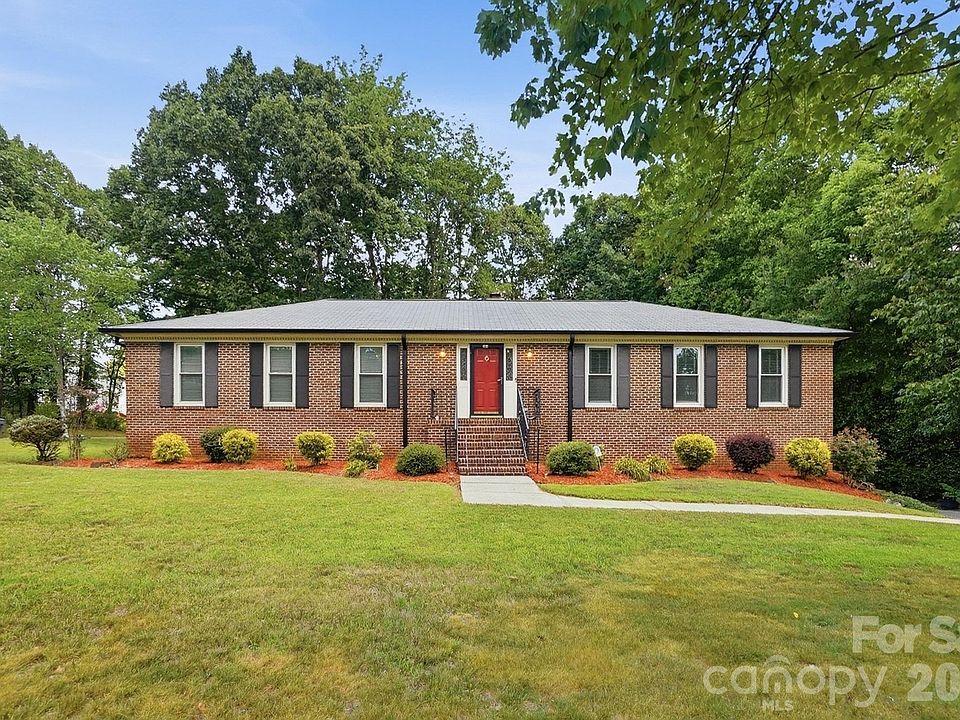 Listing photograph of 701 Blue Rock Dr, Charlotte
