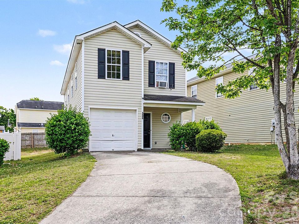 Listing photograph of 306 Cayman Way, Charlotte