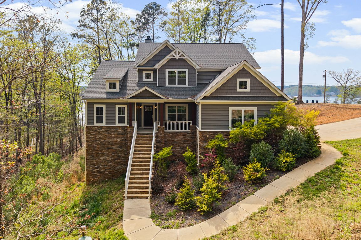 Listing photograph of 13701 Petworth Ct, Charlotte