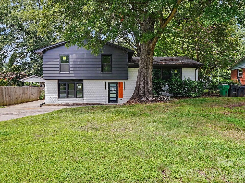 Listing photograph of 3801 Woodleaf Rd, Charlotte