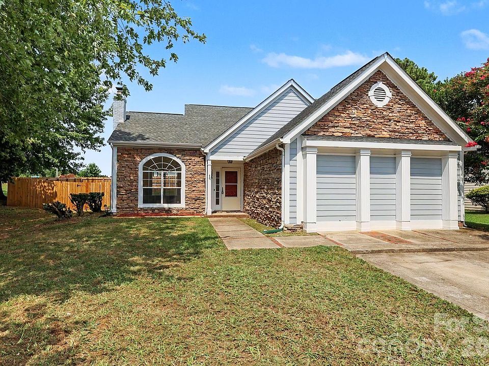 Listing photograph of 1336 Yorkdale Dr, Charlotte