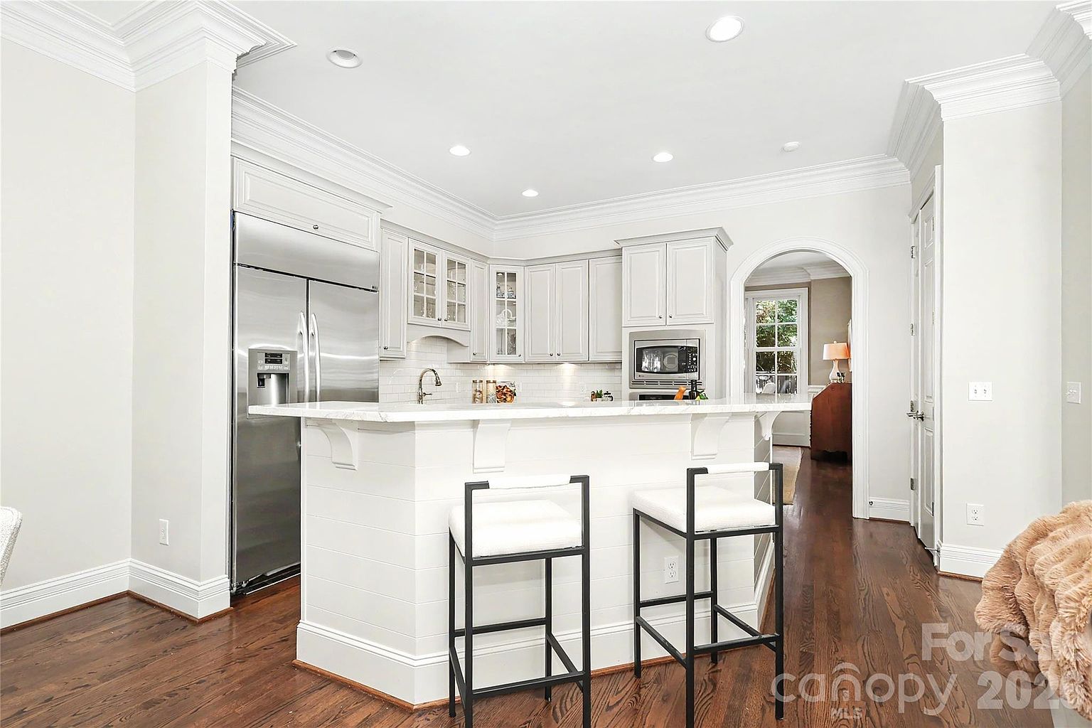 Chelsea Kitchen 2614 Chelsea Dr - Charlotte Stories